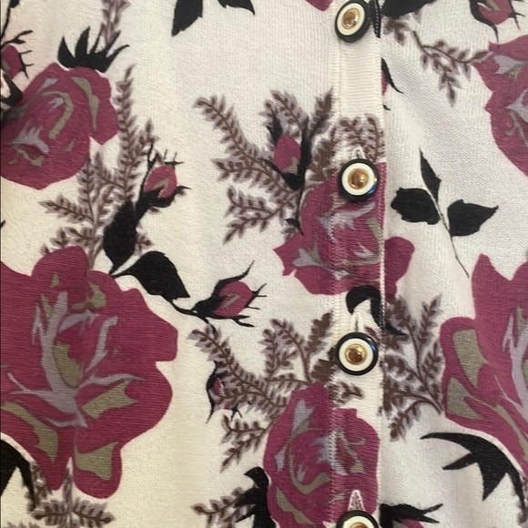 Twelve by Twelve Floral Cardigan with Black/Gold Buttons - Picture 4 of 7
